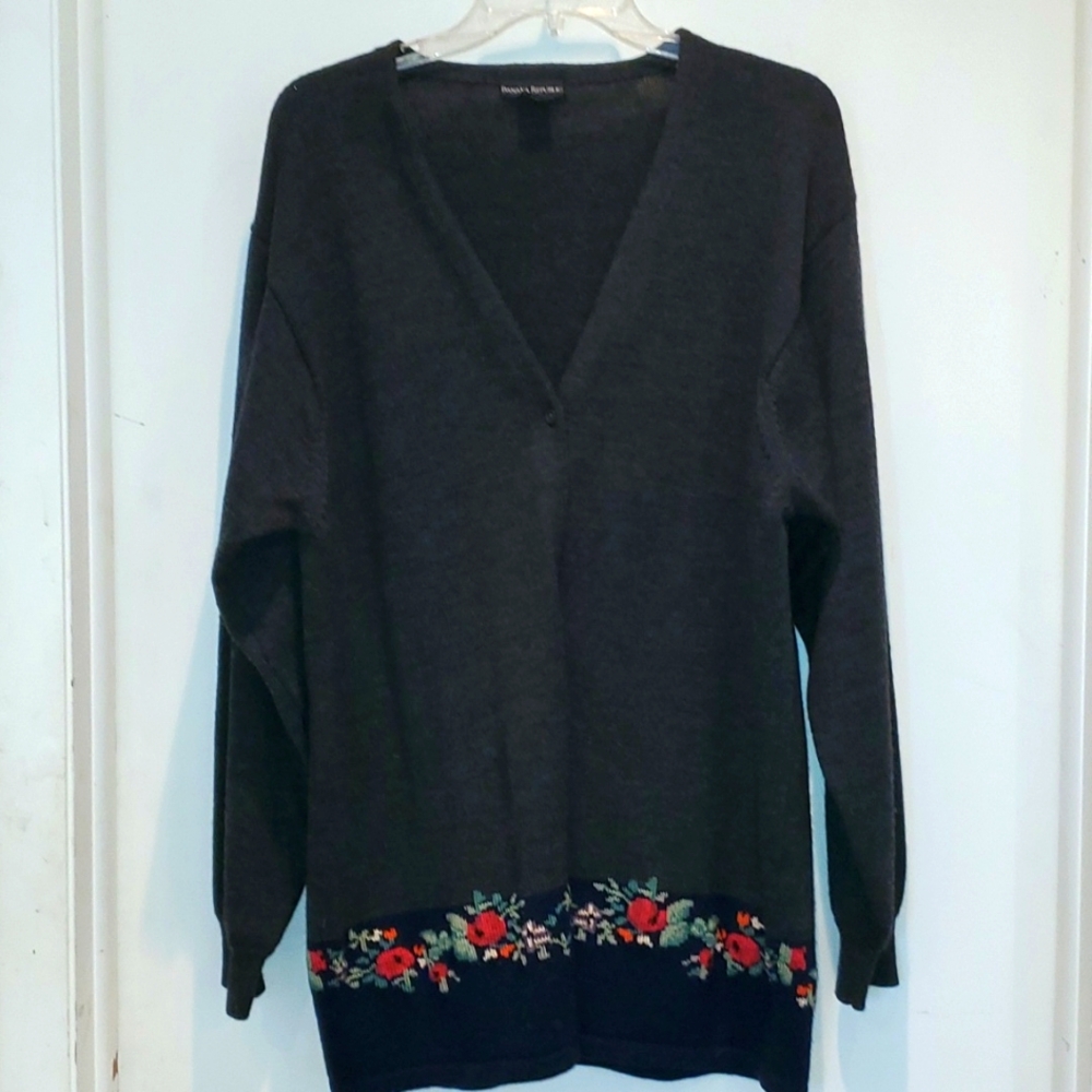 Banana Republic Merino Wool Sweater - Gray with navy floral band around bottom